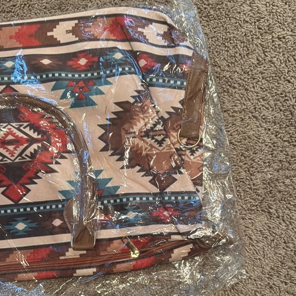 Aztec Patterned Weekender Bag - Picture 8 of 13